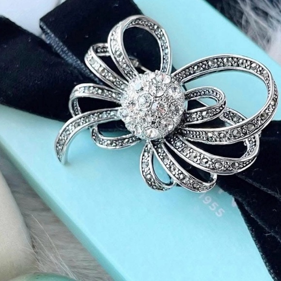 Park Lane Jewelry - Park Lane “Joy” Pin! BNIB!!